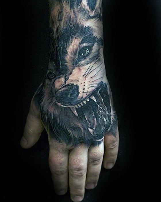 tatuaje increible mano para hombre 34
