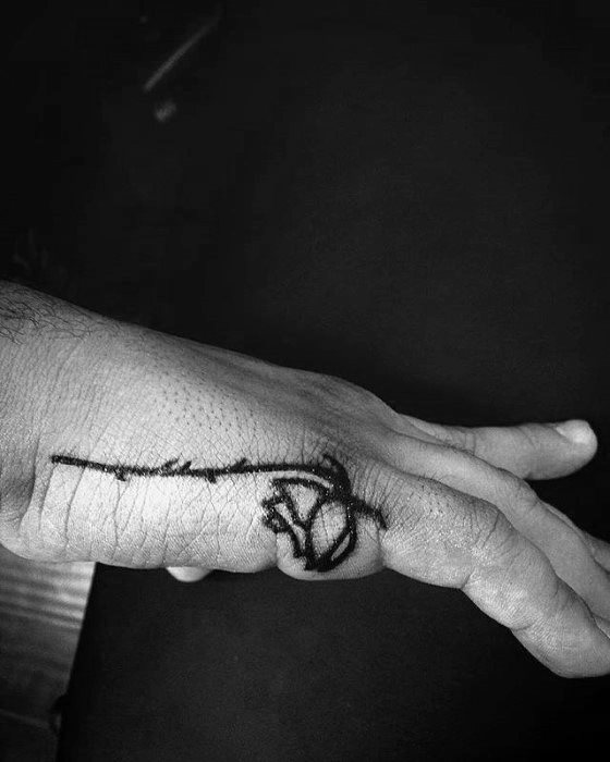 tatuaje increible mano para hombre 35
