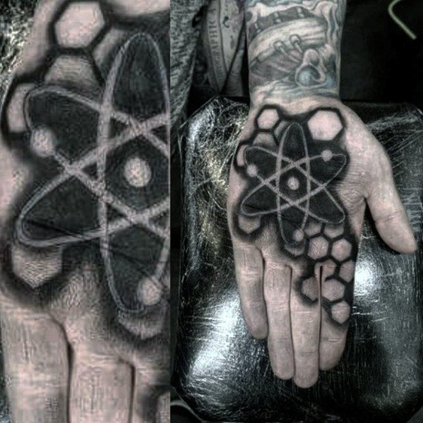 tatuaje increible mano para hombre 38