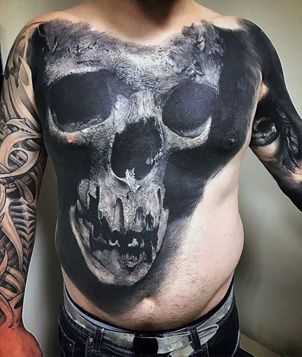 tatuaje increible pecho para hombre 01