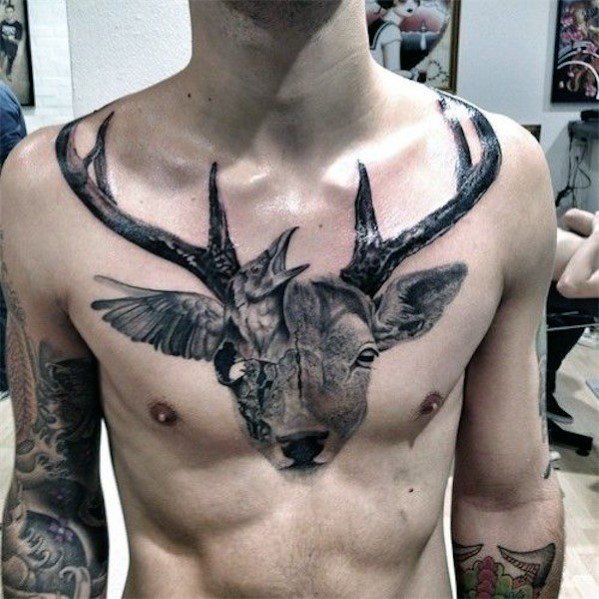 tatuaje increible pecho para hombre 14