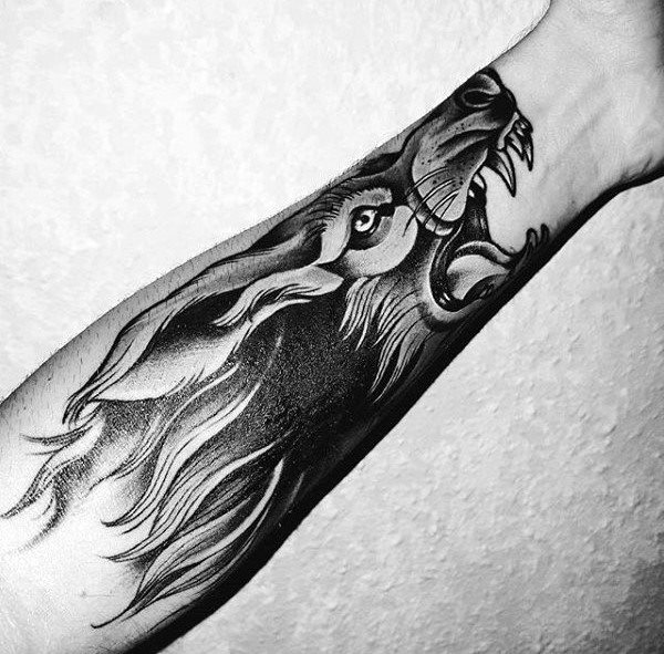 tatuaje lobo antebrazo para hombre 01