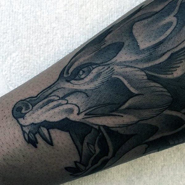 tatuaje lobo antebrazo para hombre 15