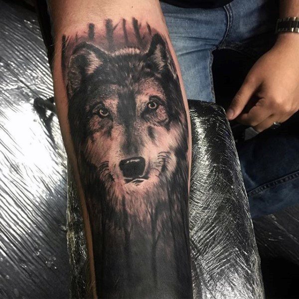 tatuaje lobo antebrazo para hombre 17