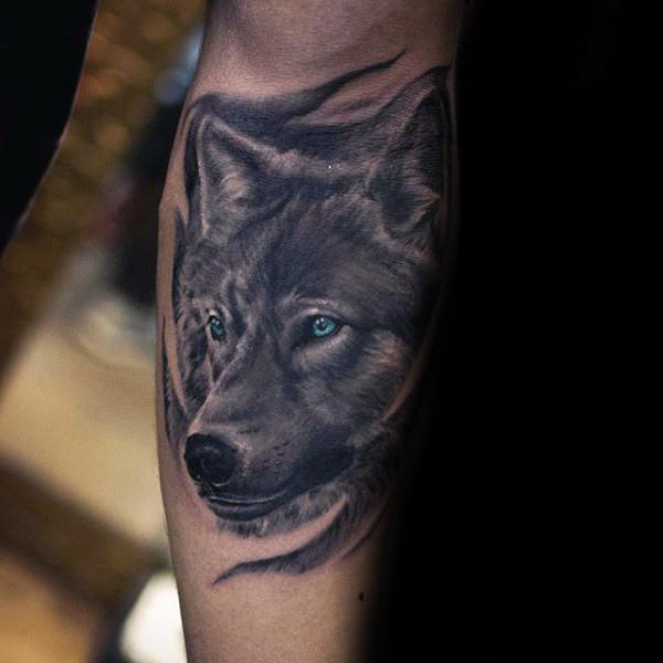 tatuaje lobo antebrazo para hombre 22