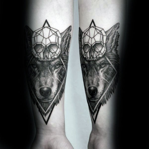 tatuaje lobo antebrazo para hombre 25