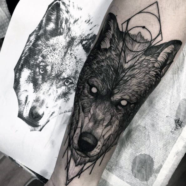 tatuaje lobo antebrazo para hombre 33