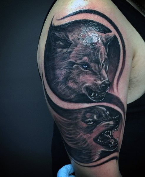 tatuaje lobo para hombre 38