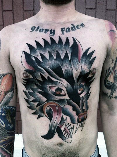 tatuaje lobo pecho para hombre 11