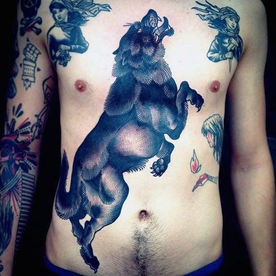 tatuaje lobo pecho para hombre 14