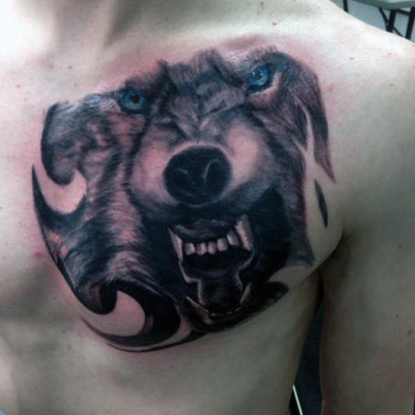 tatuaje lobo pecho para hombre 18