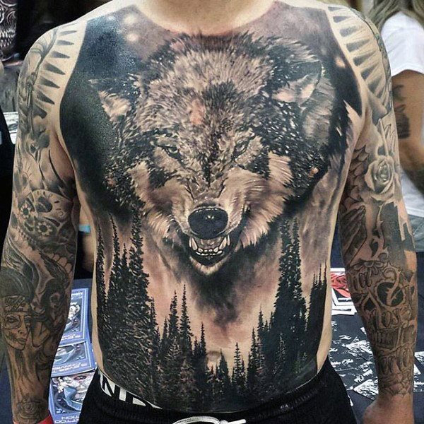 tatuaje lobo pecho para hombre 37