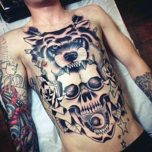 tatuaje lobo pecho para hombre 45