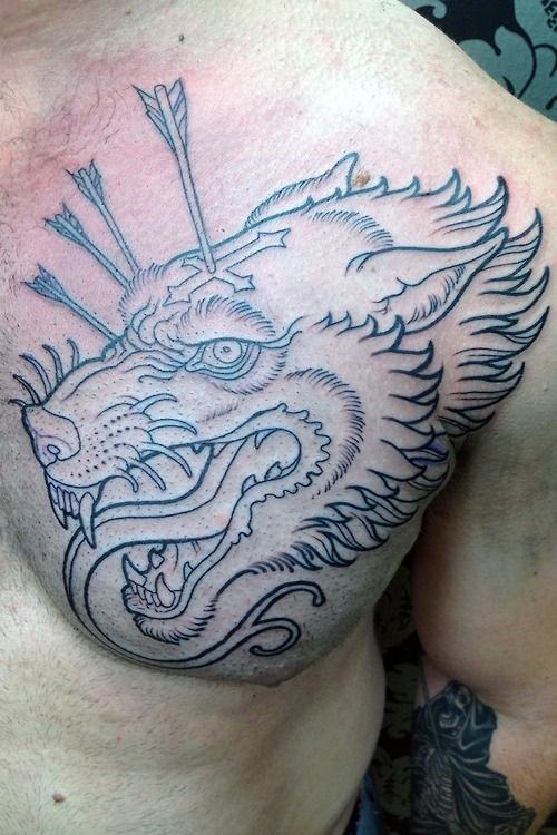 tatuaje lobo pecho para hombre 50
