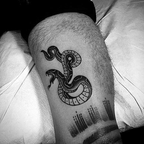 tatuaje serpiente para hombre 37