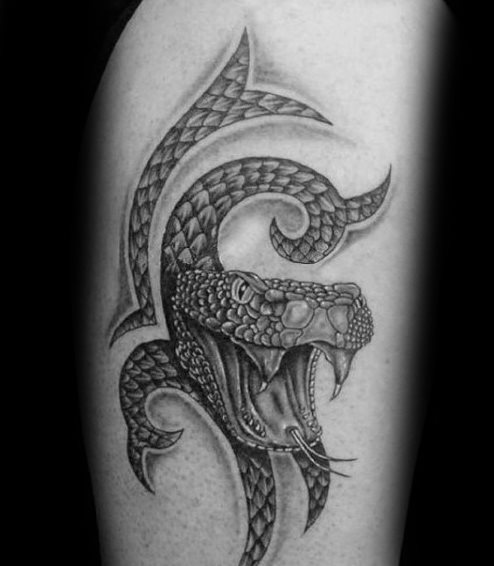 tatuaje serpiente tribal para hombre 06