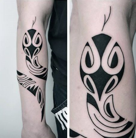 tatuaje serpiente tribal para hombre 16