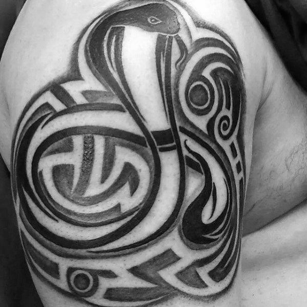 tatuaje serpiente tribal para hombre 18