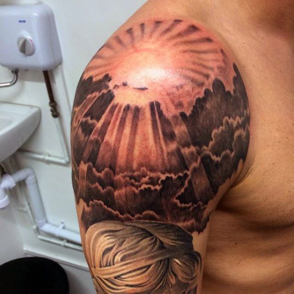 tatuaje sol para hombre 29