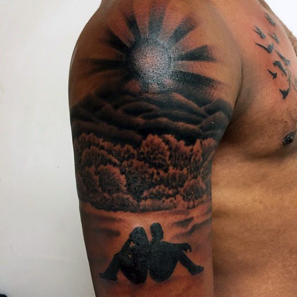 tatuaje sol para hombre 32