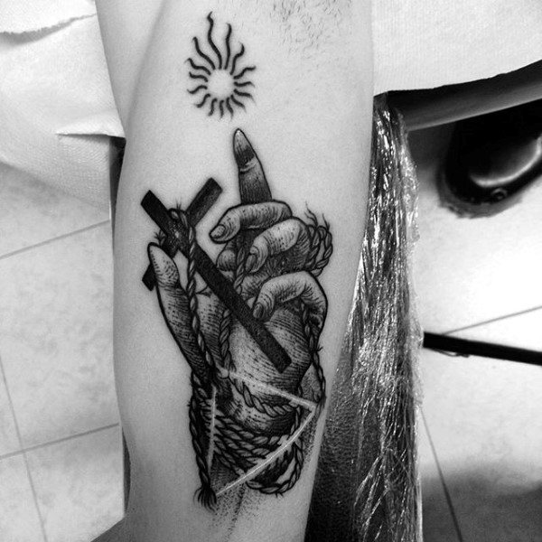 tatuaje sol para hombre 36