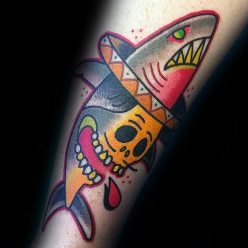 tatuaje tiburon old school para hombre 13