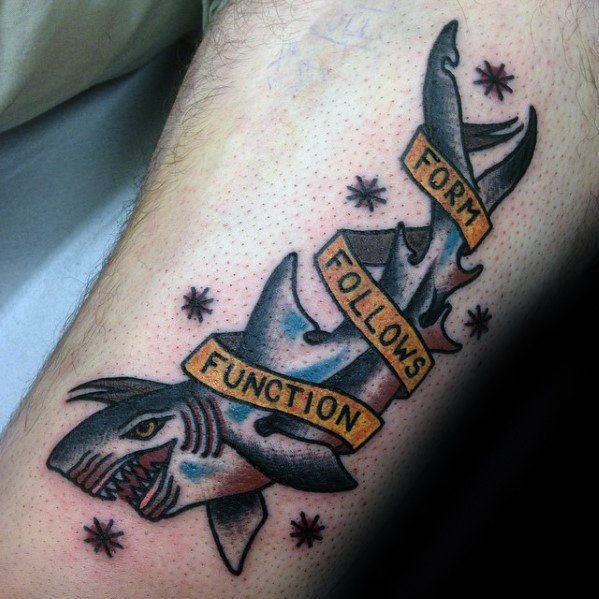 tatuaje tiburon old school para hombre 16