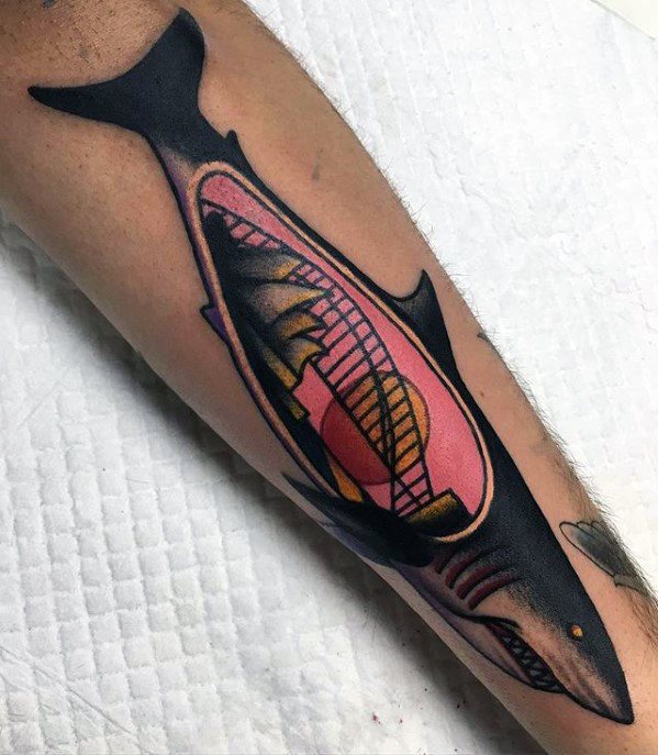tatuaje tiburon old school para hombre 60
