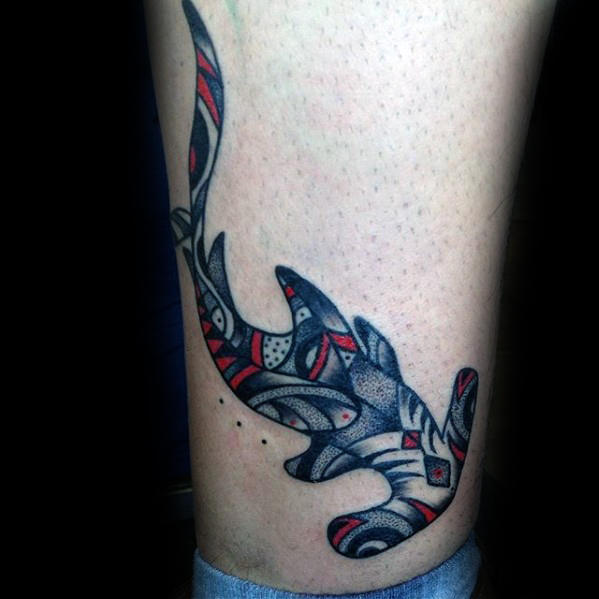 tatuaje tiburon old school para hombre 63