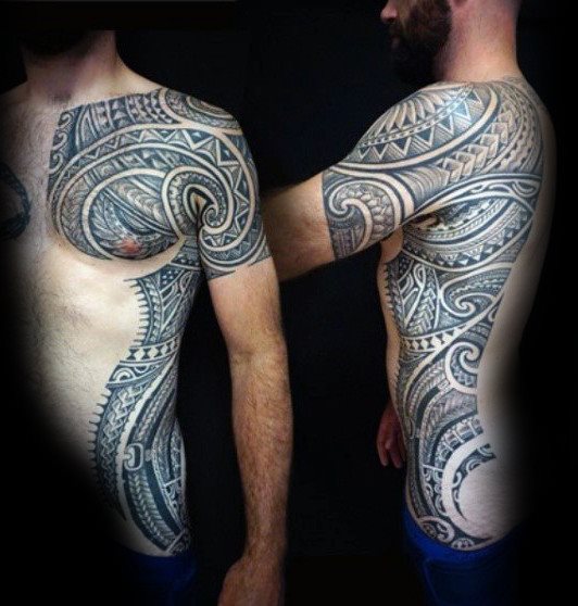 tatuaje tribal costillas para hombre 06