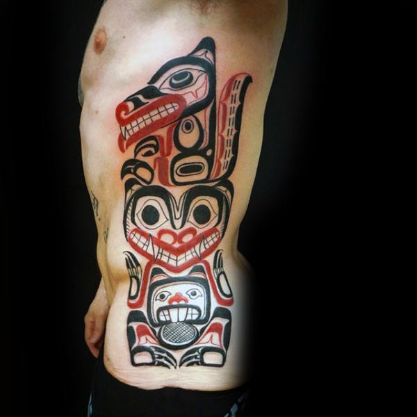 tatuaje tribal costillas para hombre 11