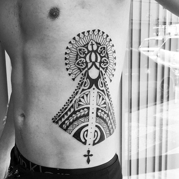 tatuaje tribal costillas para hombre 19