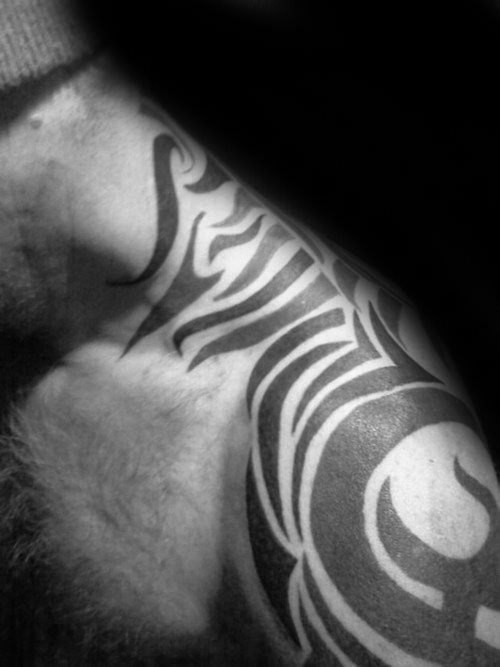 tatuaje tribal cuello para hombre 04