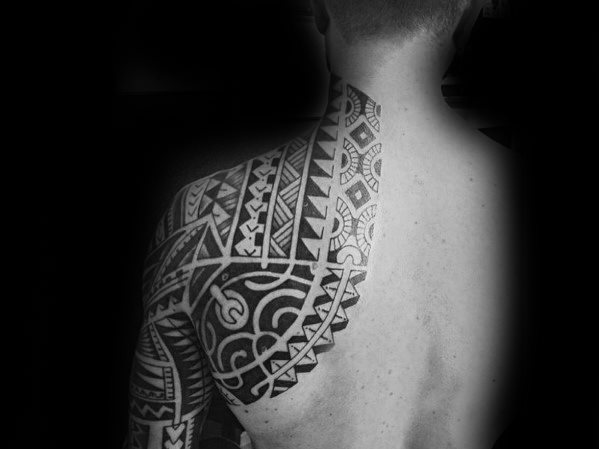 tatuaje tribal cuello para hombre 08