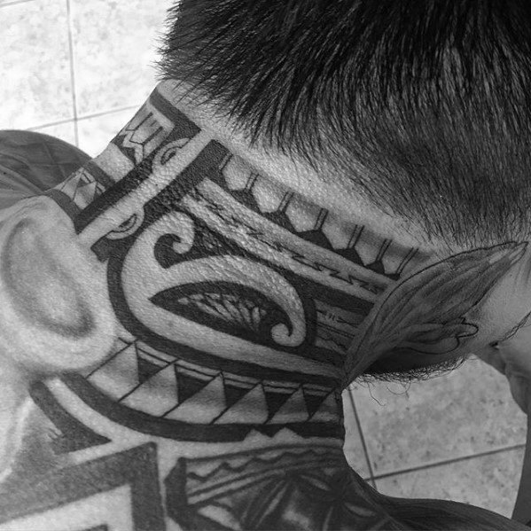 tatuaje tribal cuello para hombre 09