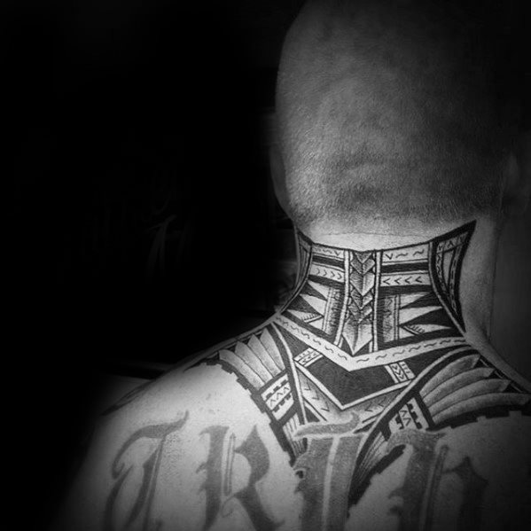 tatuaje tribal cuello para hombre 10
