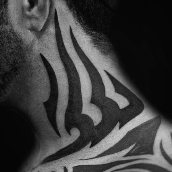 tatuaje tribal cuello para hombre 23