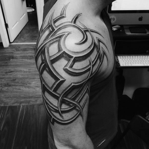 tatuaje tribal hombro para hombre 01