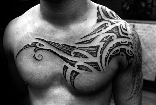 tatuaje tribal hombro para hombre 05