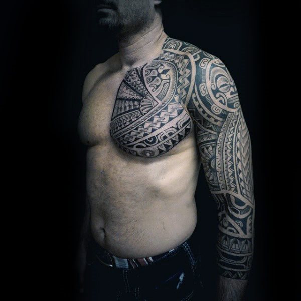 tatuaje tribal hombro para hombre 10