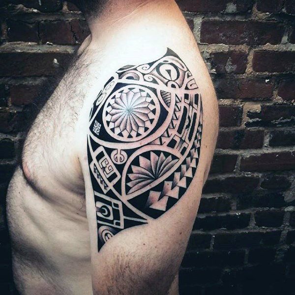 tatuaje tribal hombro para hombre 18