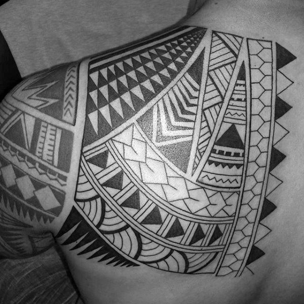 tatuaje tribal hombro para hombre 19