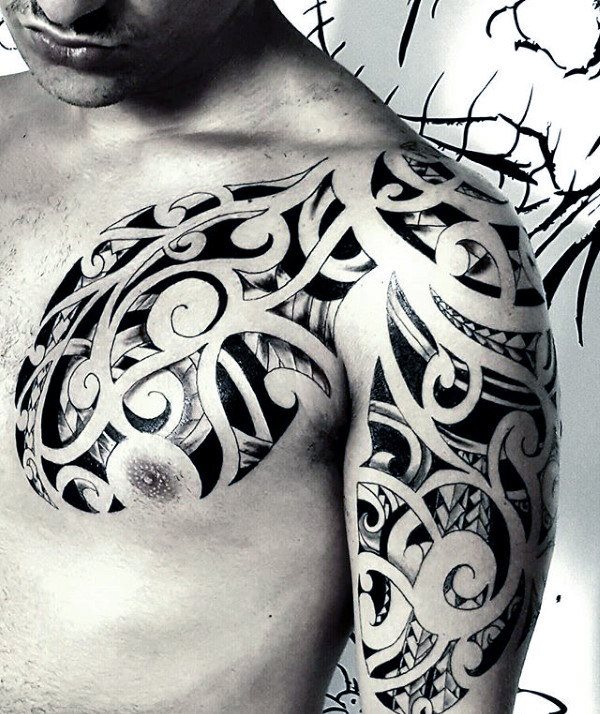 tatuaje tribal hombro para hombre 24