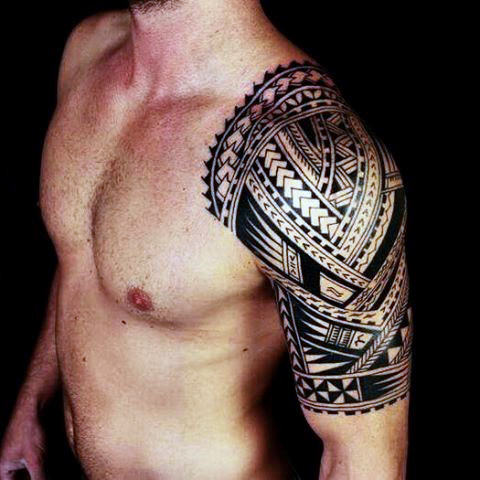 tatuaje tribal hombro para hombre 25