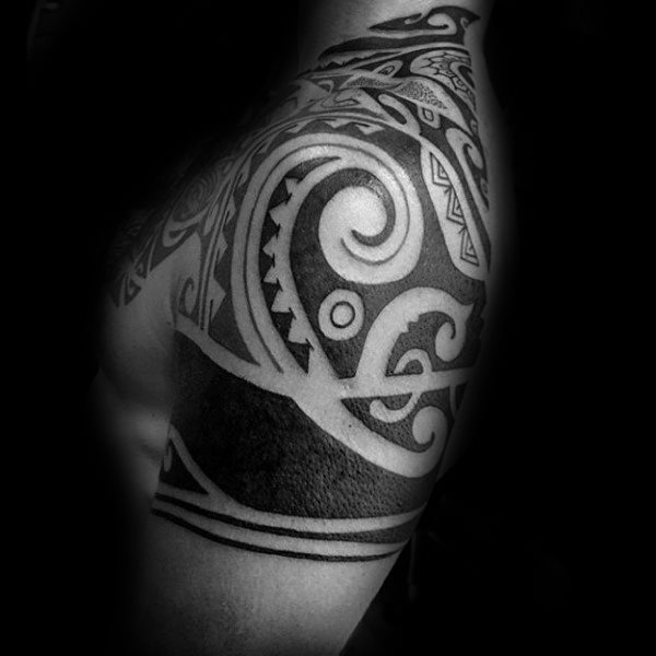 tatuaje tribal hombro para hombre 28