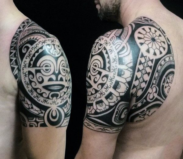 tatuaje tribal hombro para hombre 35