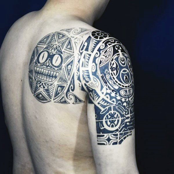 tatuaje tribal hombro para hombre 37