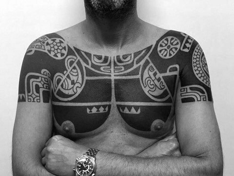 tatuaje tribal hombro para hombre 51