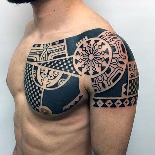 tatuaje tribal hombro para hombre 56