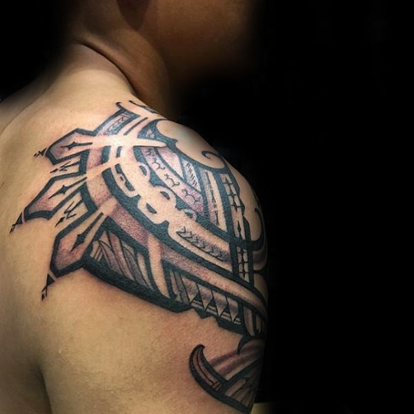 tatuaje tribal hombro para hombre 62